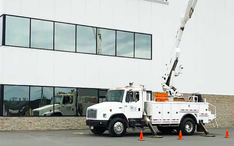 Riverbend-Bucket-Truck-Work